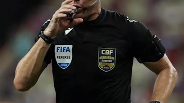 Fifa proibe patrocinios nos uniformes da arbitragem 15203 800x450